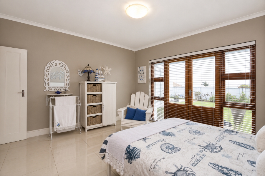4 Bedroom Property for Sale in Yzerfontein Western Cape